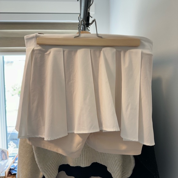 Nike x Jacquemus La Jupe Short White - Picture 10 of 10